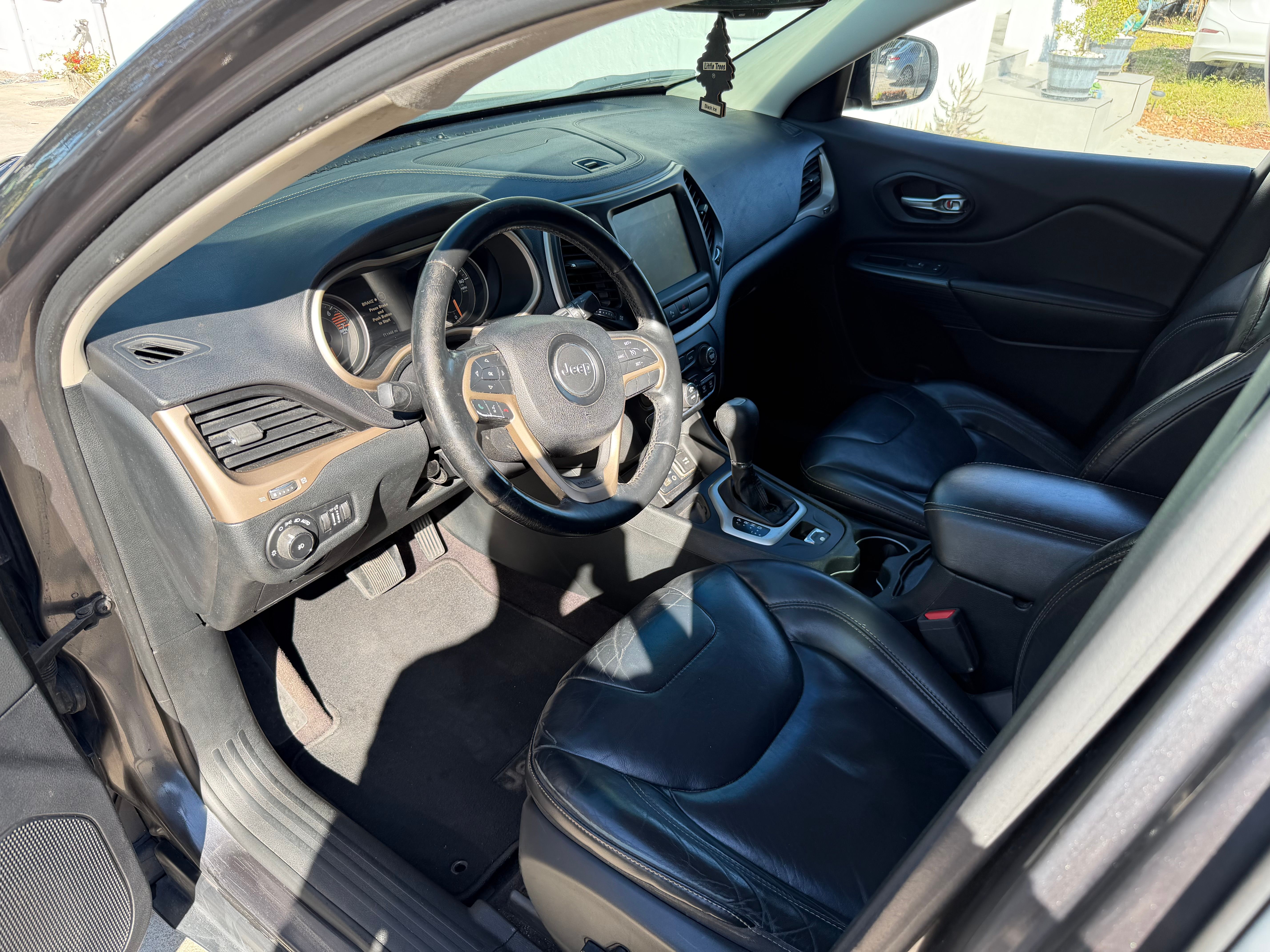 Used 2016 Jeep Cherokee Limited FWD image 10