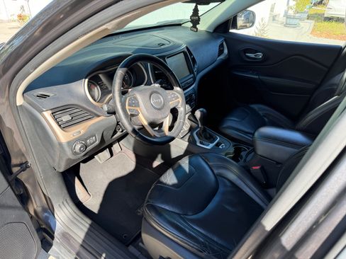 Used 2016 Jeep Cherokee Limited image 10