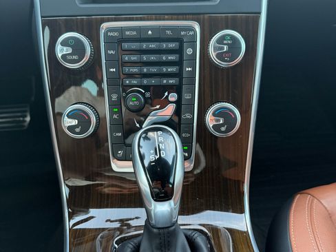 Used 2015 Volvo V60 T5 Premier image 14