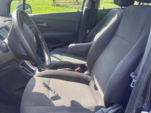 Used 2018 Chevrolet Trax LS AWD/4WD image 12