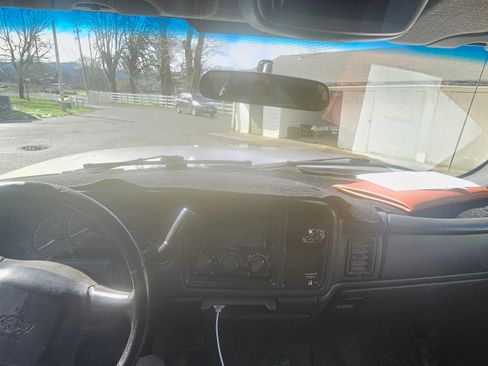 Used 2001 Chevrolet Silverado 2500 LS w/ Off-Road Skid Plate Pkg image 4