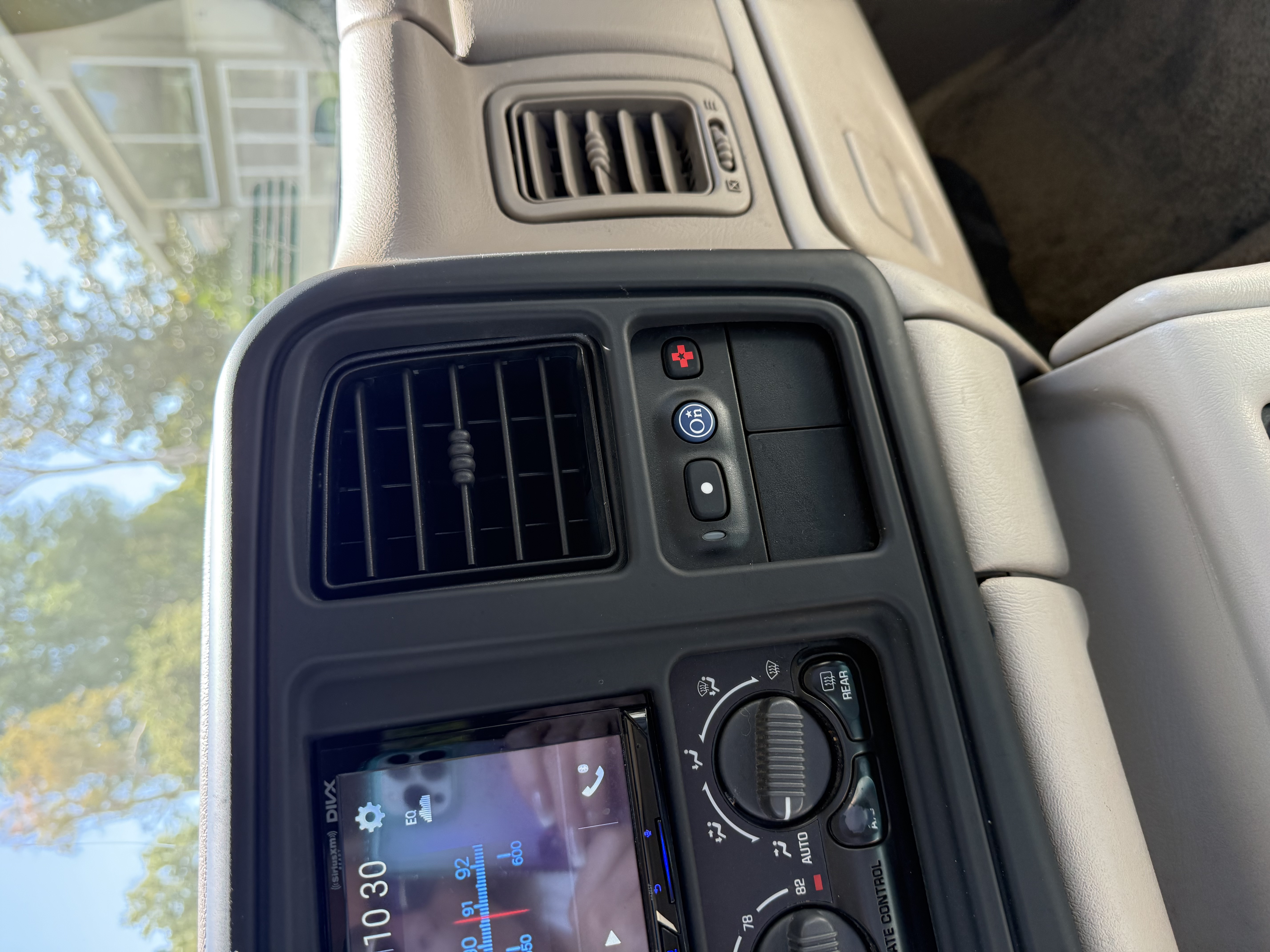 Used 2002 Chevrolet Tahoe LT RWD image 16