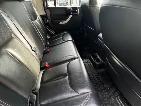 Used 2016 Jeep Wrangler Unlimited Rubicon image 21