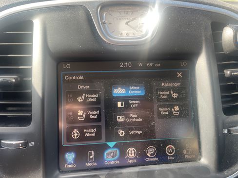 Used 2016 Chrysler 300 C image 10