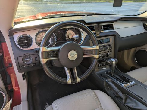 Used 2010 Ford Mustang Premium RWD image 5