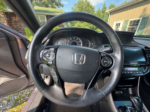 Used 2017 Honda Accord EX-L image 15