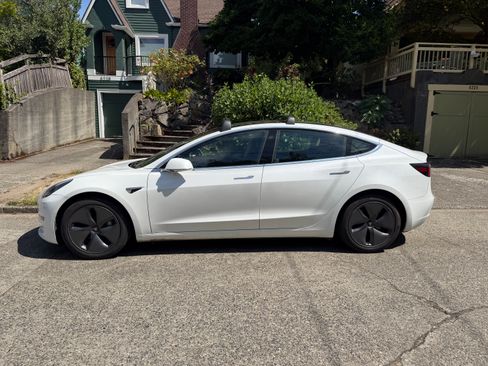 Used 2020 Tesla Model 3 Long Range AWD/4WD image 14