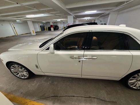 Used 2018 Rolls-Royce Ghost RWD image 18