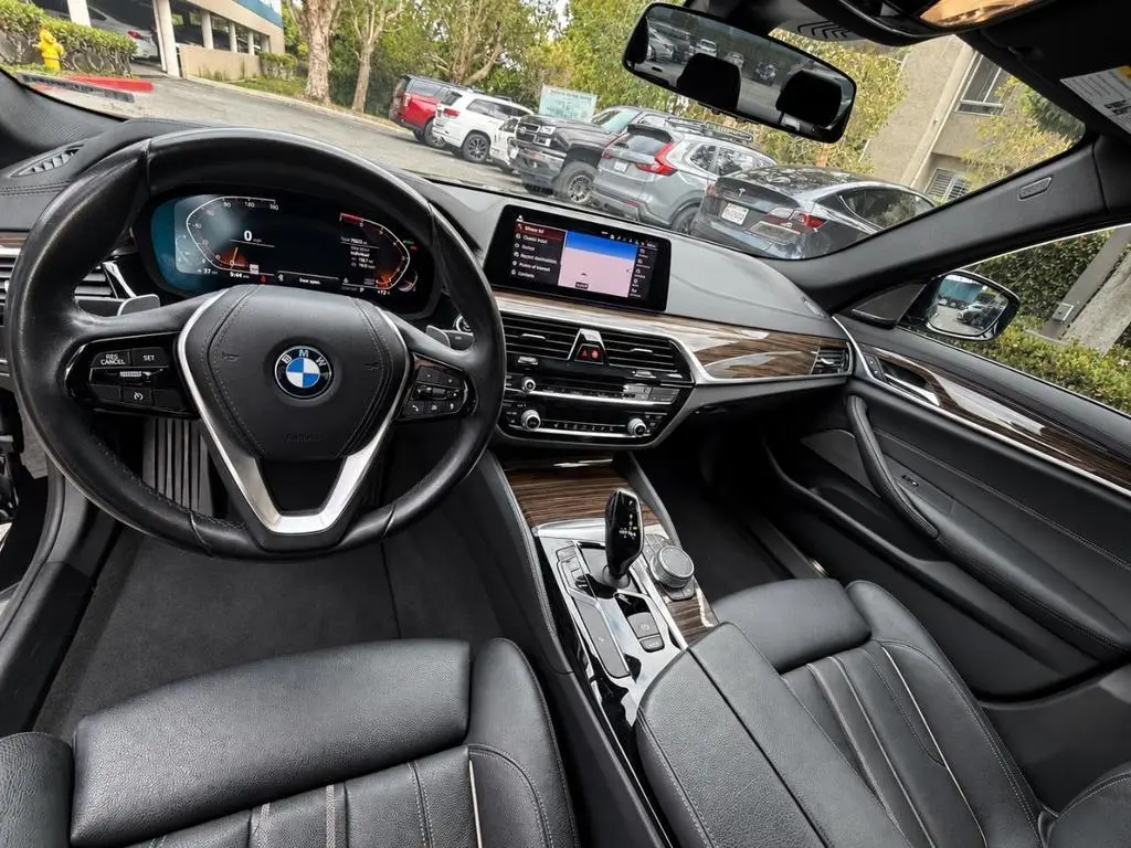 Used 2020 BMW 530i w/ Luxury Package RWD image 12