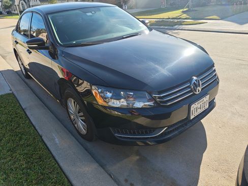 Used 2014 Volkswagen Passat 1.8T S image 1