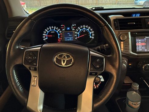 Used 2014 Toyota 4Runner SR5 image 6
