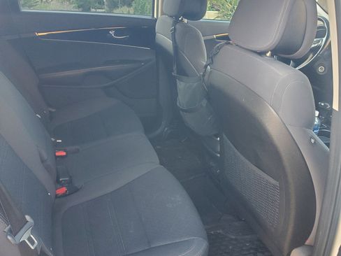 Used 2016 Kia Sorento AWD w/ LX Convenience Package image 10