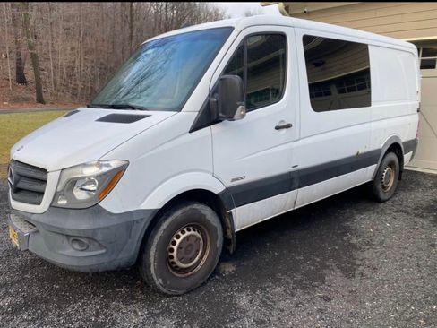 Used 2014 Mercedes-Benz Sprinter 2500 image 2