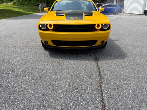 Used 2018 Dodge Challenger R/T Plus RWD image 1