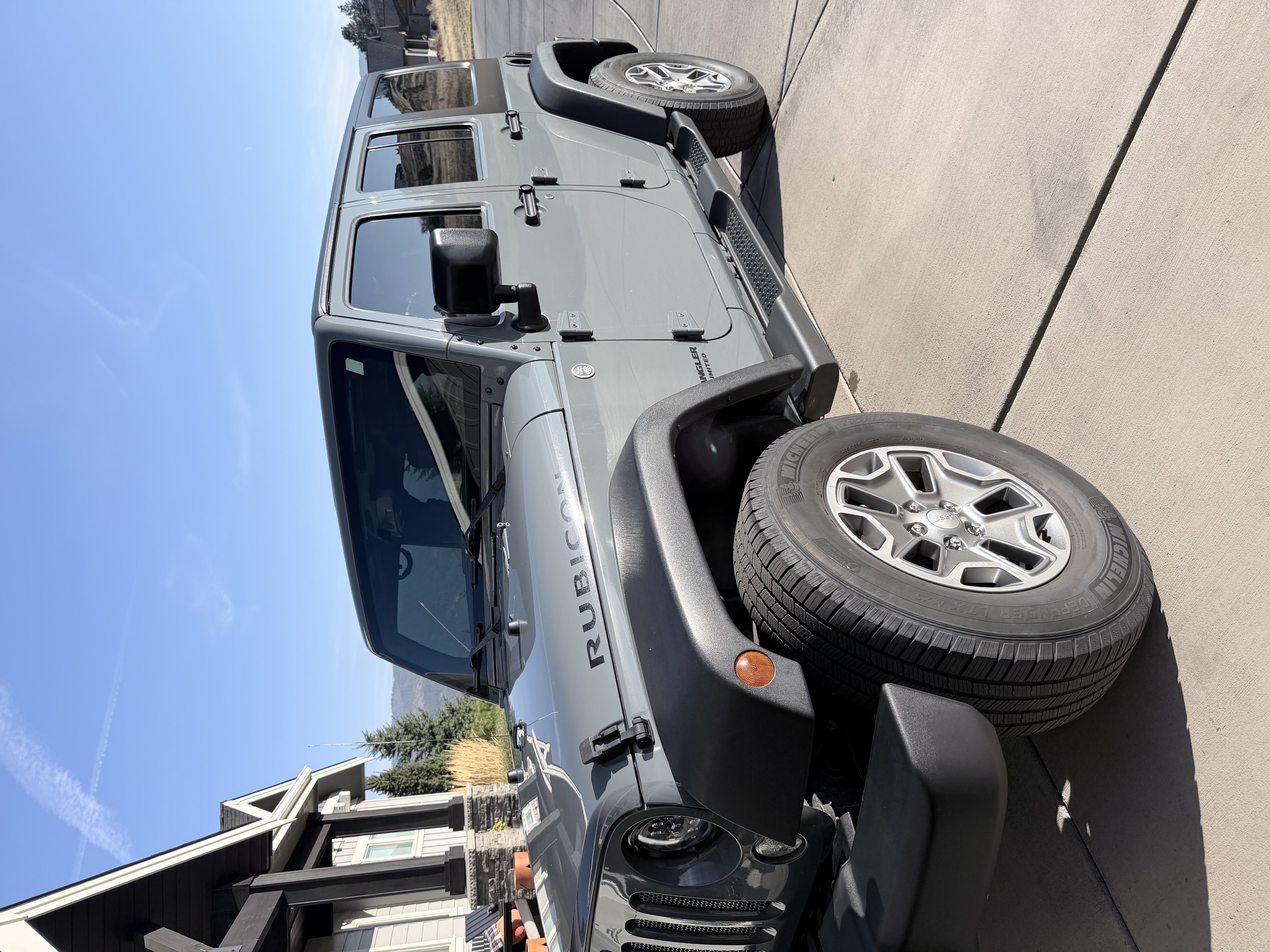Used 2015 Jeep Wrangler Unlimited Rubicon w/ Connectivity Group AWD/4WD image 1