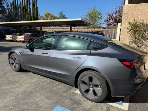 Used 2023 Tesla Model 3 Standard Range image 6