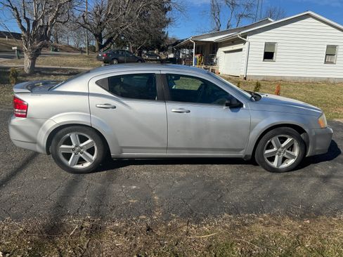 Used 2009 Dodge Avenger SXT image 1