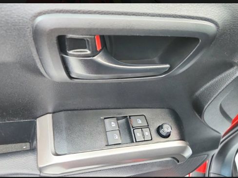 Used 2018 Toyota Tacoma SR5 image 18