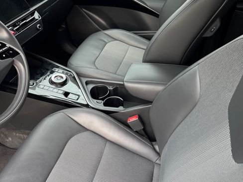 Used 2023 Kia Niro EX w/ EX Cold Weather Package image 10