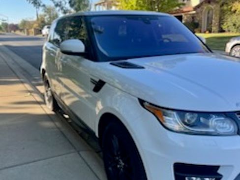 Used 2017 Land Rover Range Rover Sport SE image 11