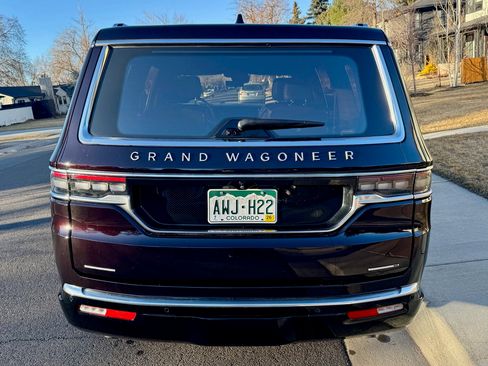 Used 2023 Jeep Grand Wagoneer Series III w/ HD Trailer Tow Package image 11