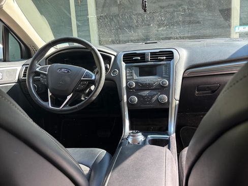 Used 2017 Ford Fusion SE w/ Equipment Group 201A FWD image 10