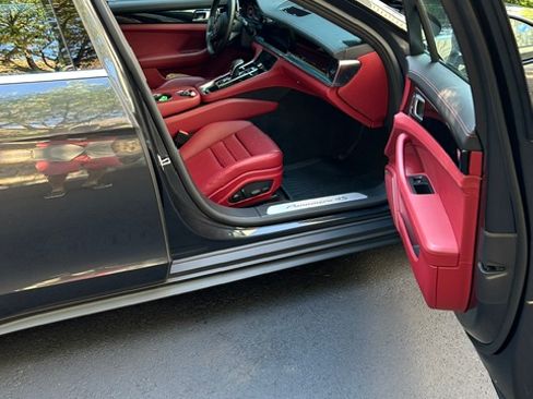 Used 2022 Porsche Panamera 4S w/ Premium Package image 20