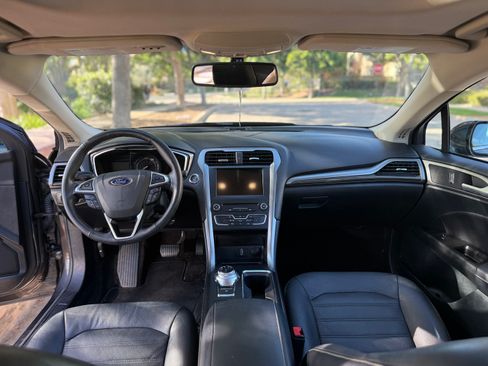 Used 2017 Ford Fusion Energi SE FWD image 17