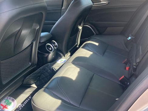 Used 2019 Alfa Romeo Giulia RWD image 12