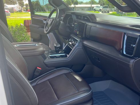 Used 2022 GMC Sierra 1500 Denali w/ Denali Reserve Package AWD/4WD image 15