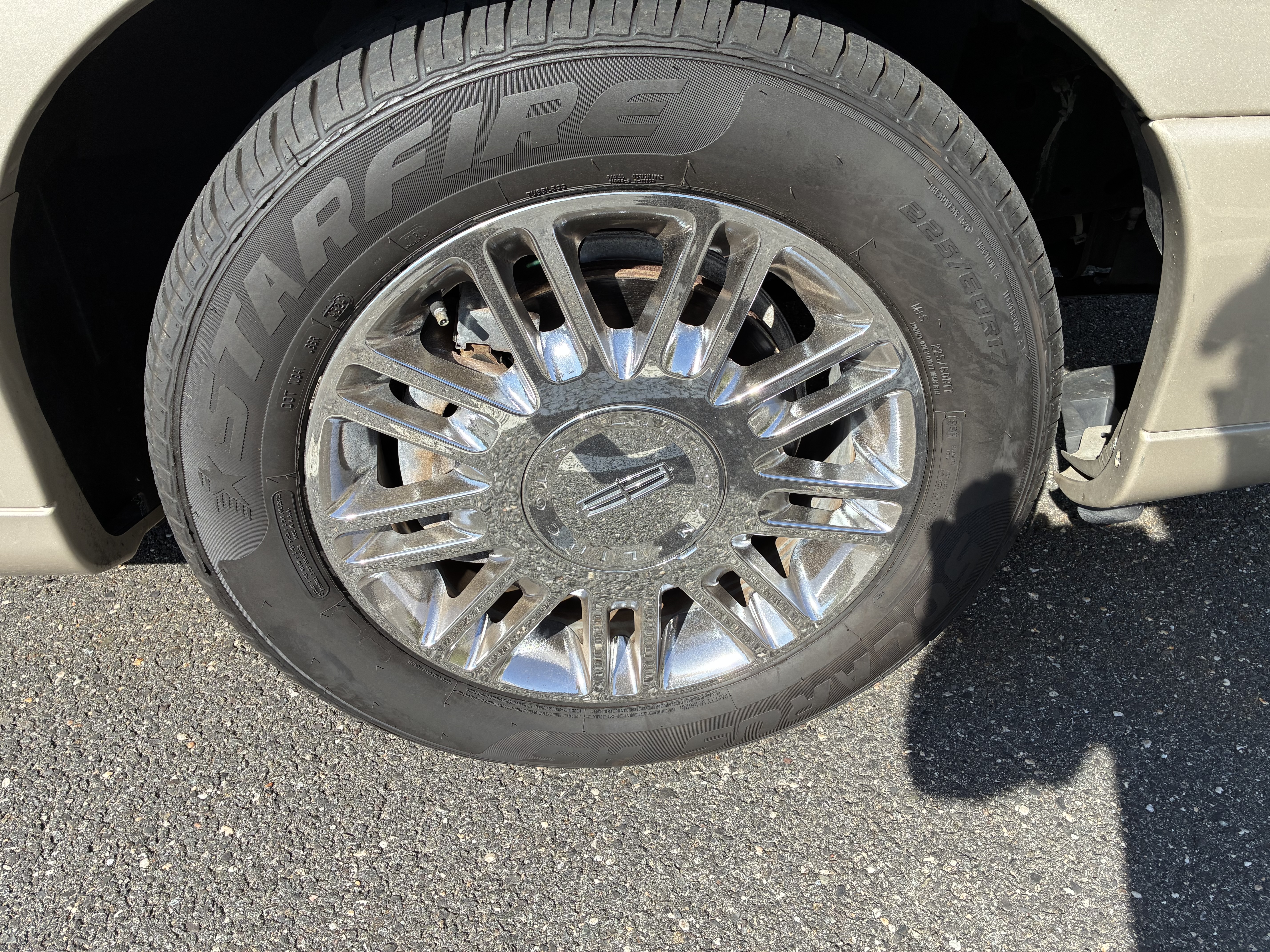 Used 2009 Lincoln Town Car Signature Limited RWD image 17