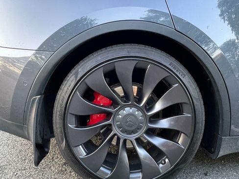 Used 2022 Tesla Model Y Performance AWD/4WD image 11