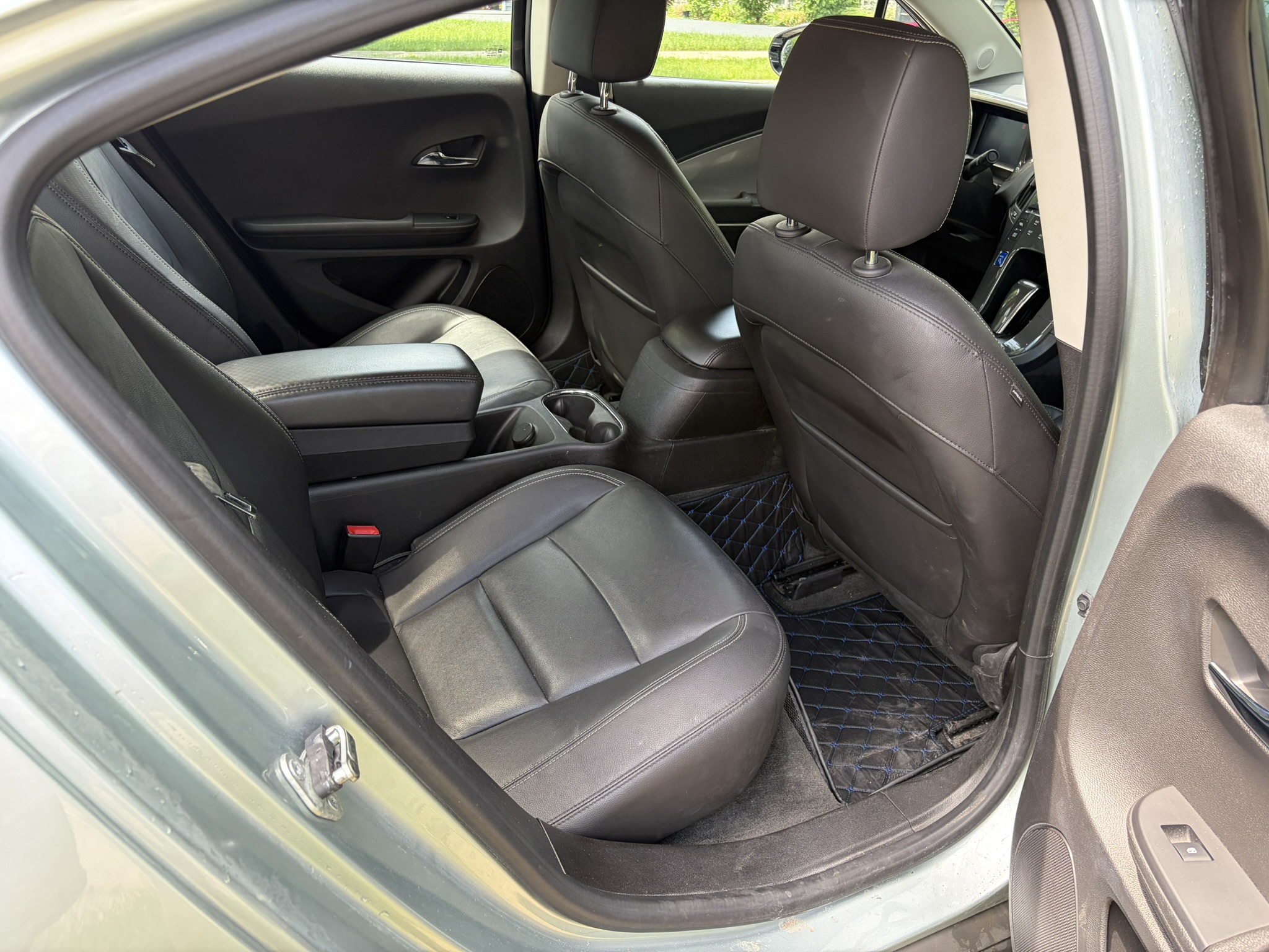 Used 2013 Chevrolet Volt Premium w/ Premium Trim Package FWD image 11