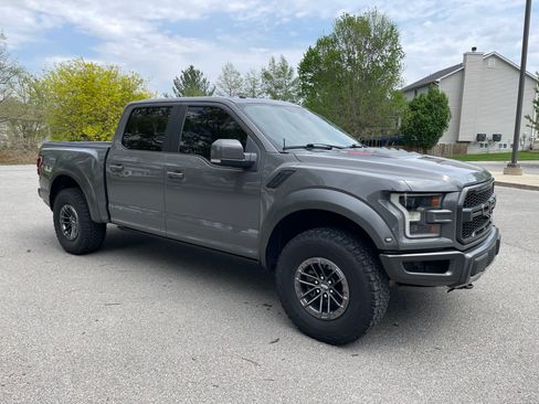 Used 2018 Ford F150 Raptor w/ Equipment Group 802A Luxury AWD/4WD image 2