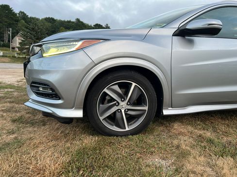 Used 2019 Honda HR-V Touring image 2