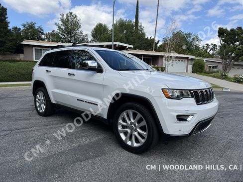 Used 2017 Jeep Grand Cherokee Limited image 2