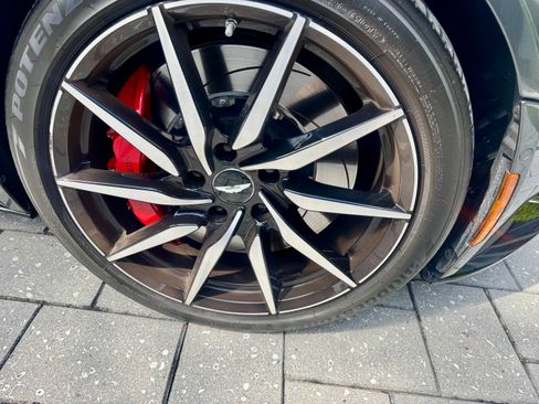 Used 2019 Aston Martin DB11 Coupe image 8