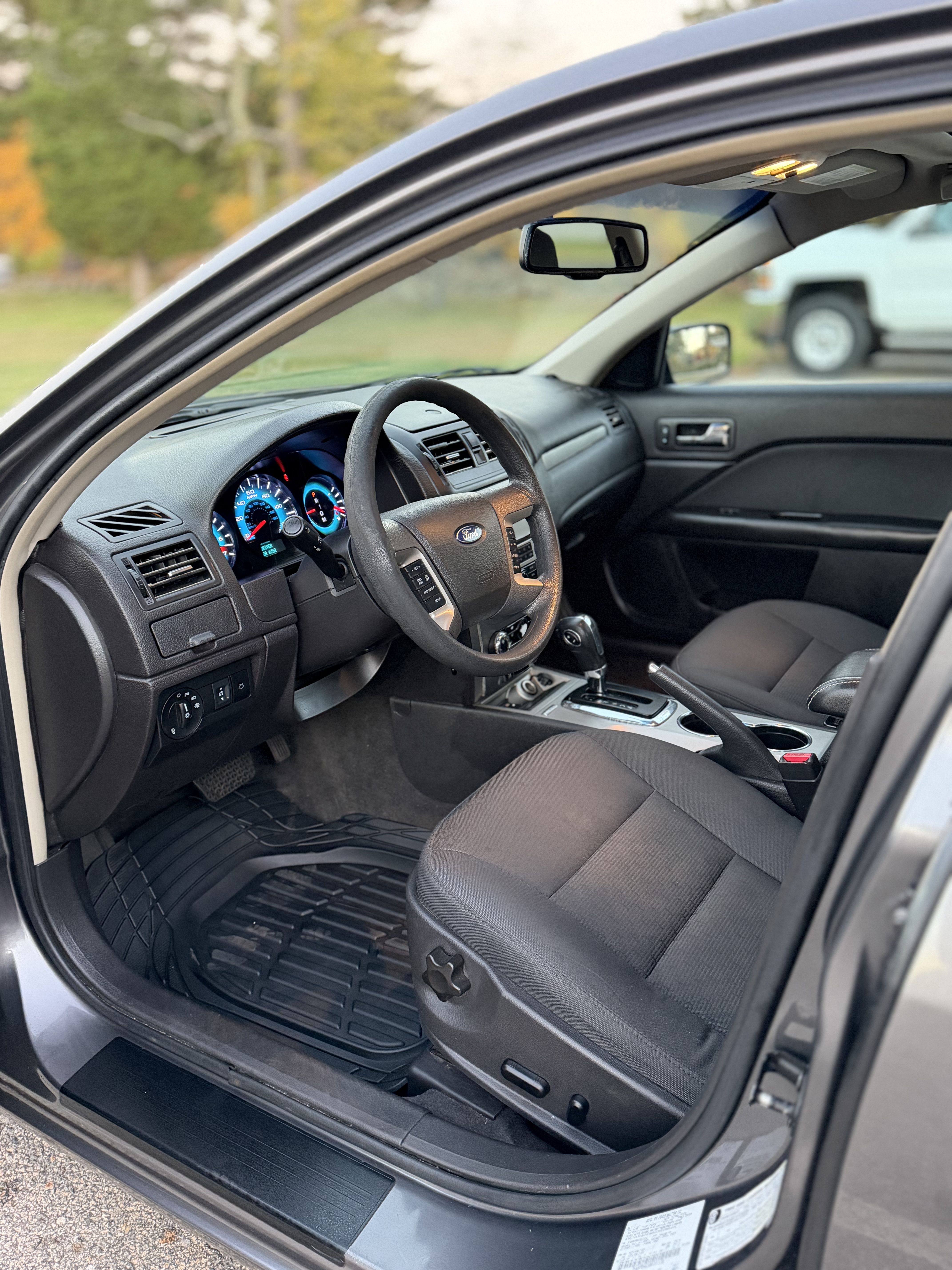 Used 2011 Ford Fusion SE w/ 202A Rapid Spec Order Code FWD image 12