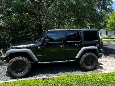 Used 2014 Jeep Wrangler Unlimited Sport w/ Quick Order Package 24S AWD/4WD image 2