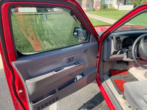 Used 2000 Nissan Frontier XE image 15