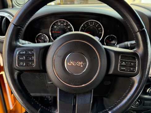 Used 2013 Jeep Wrangler Rubicon w/ PWR Convenience Group image 10