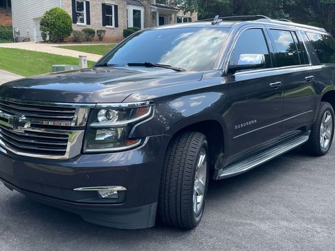 Used 2017 Chevrolet Suburban Premier AWD/4WD image 23
