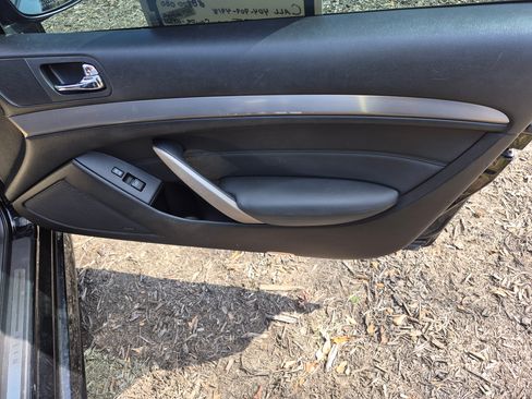 Used 2011 INFINITI G37 Journey w/ Premium Pkg image 8