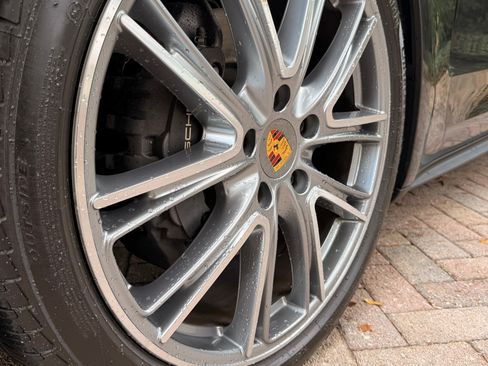 Used 2018 Porsche Panamera image 12