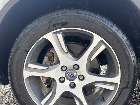 Used 2015 Volvo XC70 T6 w/ Proximity Package image 11