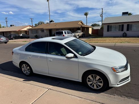 Used 2016 Volkswagen Jetta SE image 1