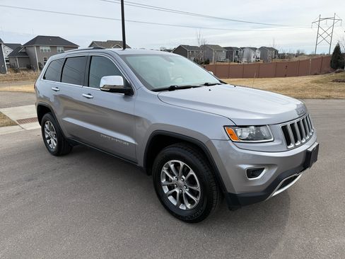 Used 2015 Jeep Grand Cherokee Limited w/ Trailer Tow Group IV image 2