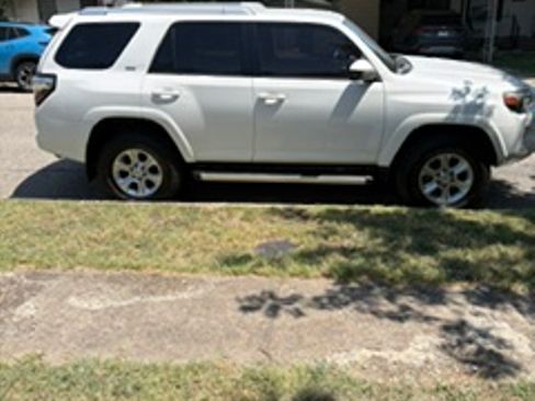 Used 2018 Toyota 4Runner SR5 RWD image 2