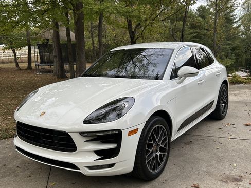 Used 2015 Porsche Macan S image 1
