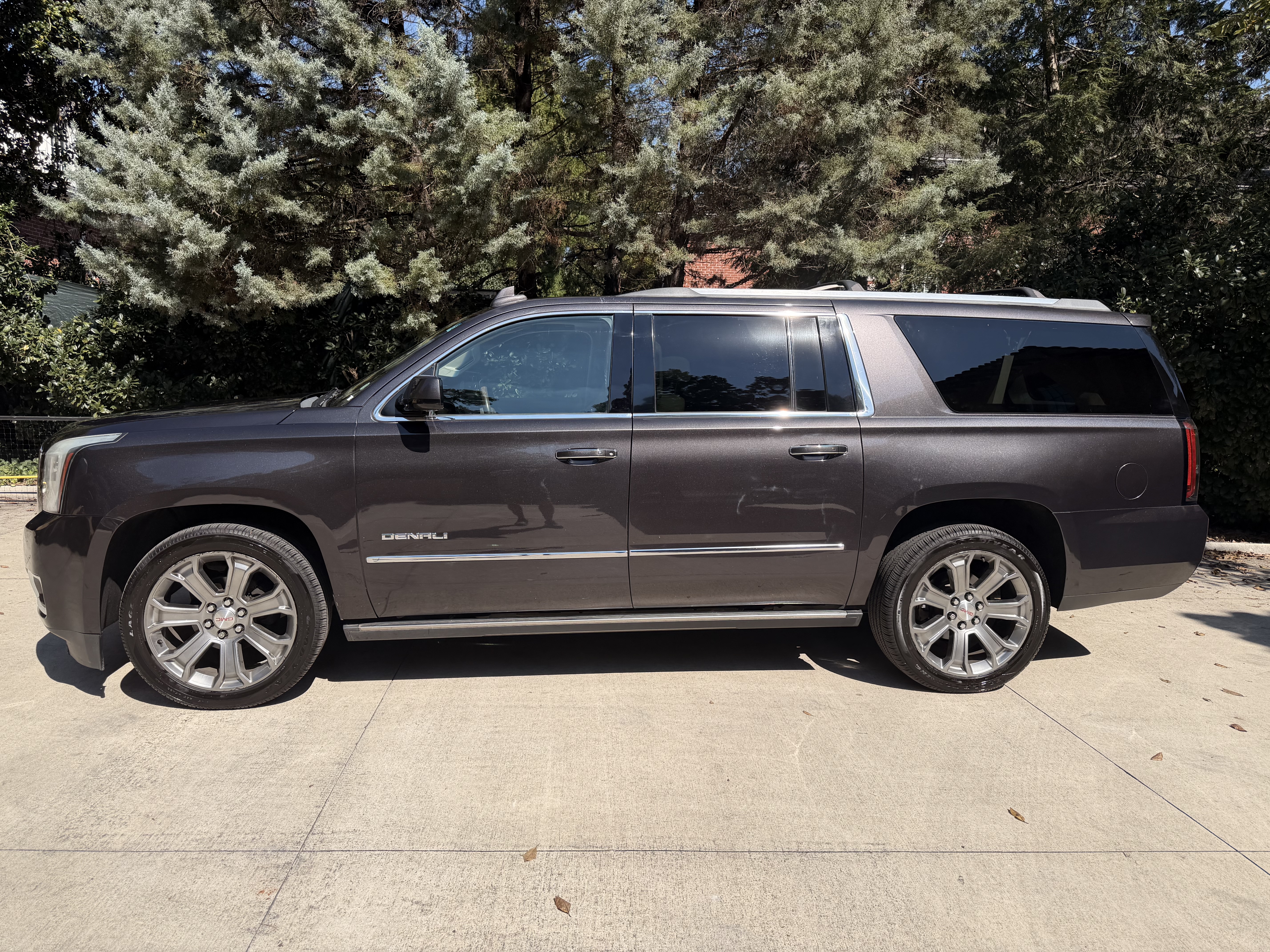 Used 2015 GMC Yukon XL Denali w/ Premium Package RWD image 4